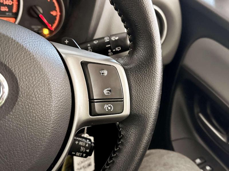 Used Toyota Yaris 2017 for sale - 76895612: Photo 19