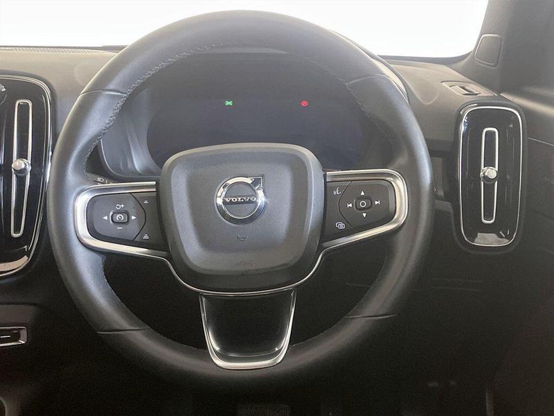 Used Volvo XC40 2022 for sale - 76653397: Photo 17
