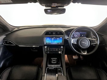Used Jaguar F-Pace 2020 for sale - 76541460: Photo