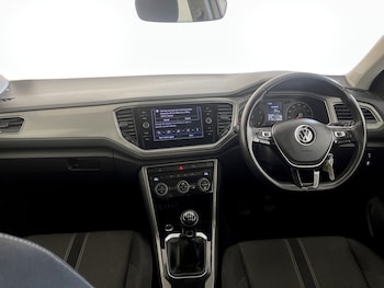 Used Volkswagen T-Roc 2021 for sale - 74050723: Photo