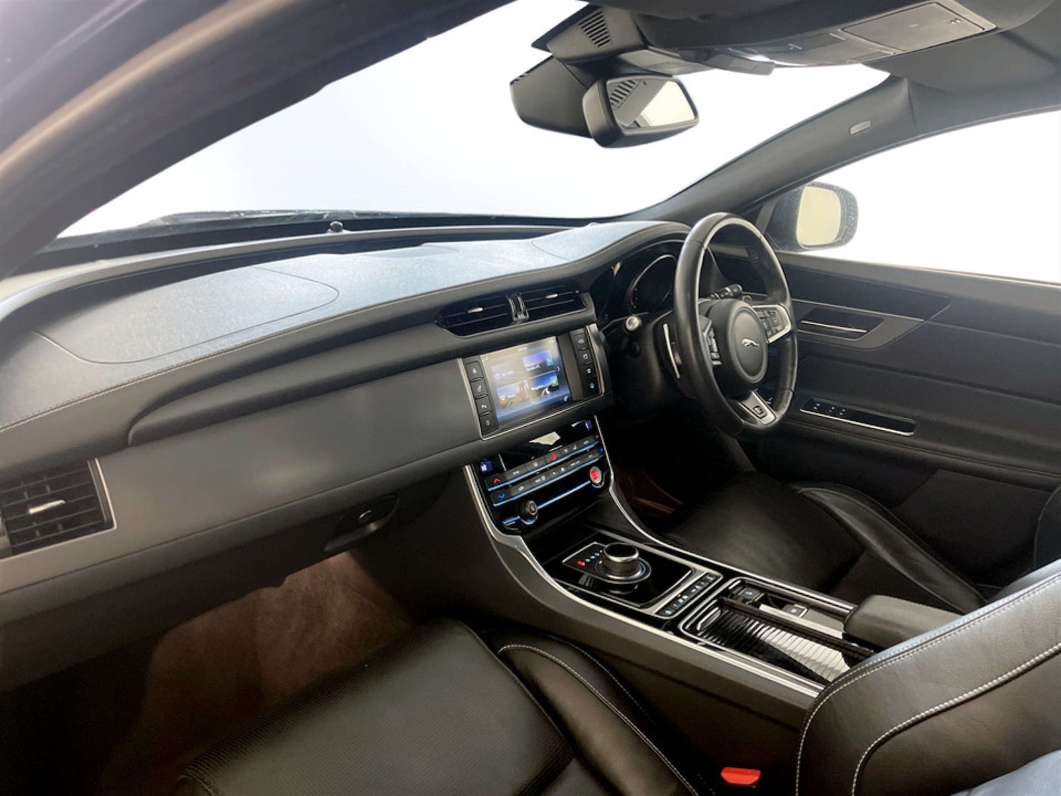 Used Jaguar XF 2017 for sale - 77469937: Photo 12