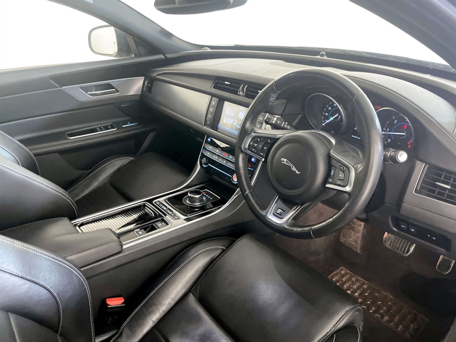 Used Jaguar XF 2017 for sale - 77469937: Photo 15