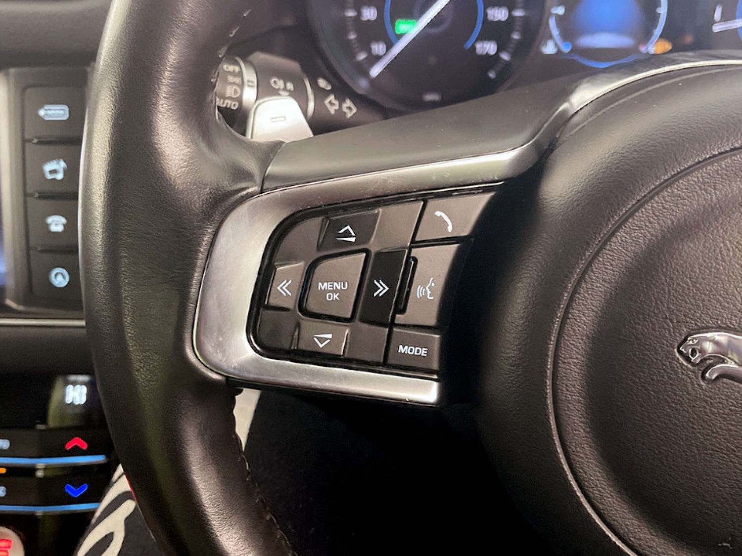 Used Jaguar XF 2017 for sale - 77469937: Photo 17