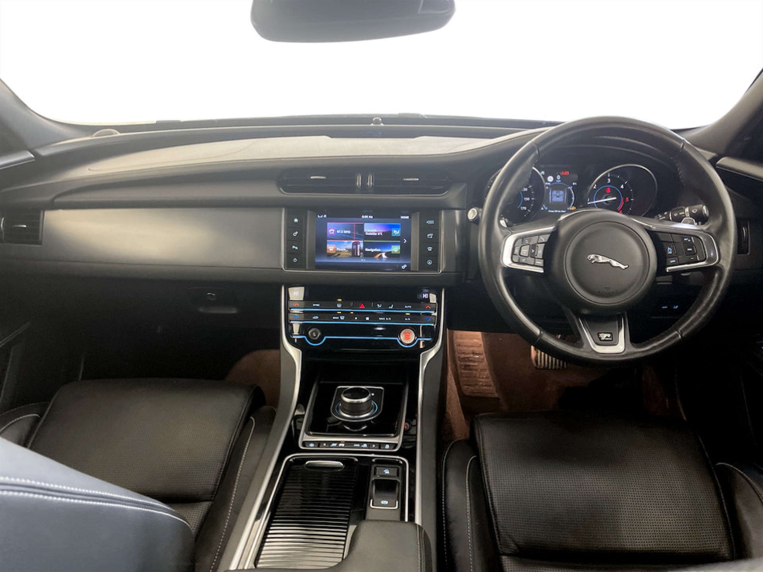 Used Jaguar XF 2017 for sale - 77469937: Photo 3