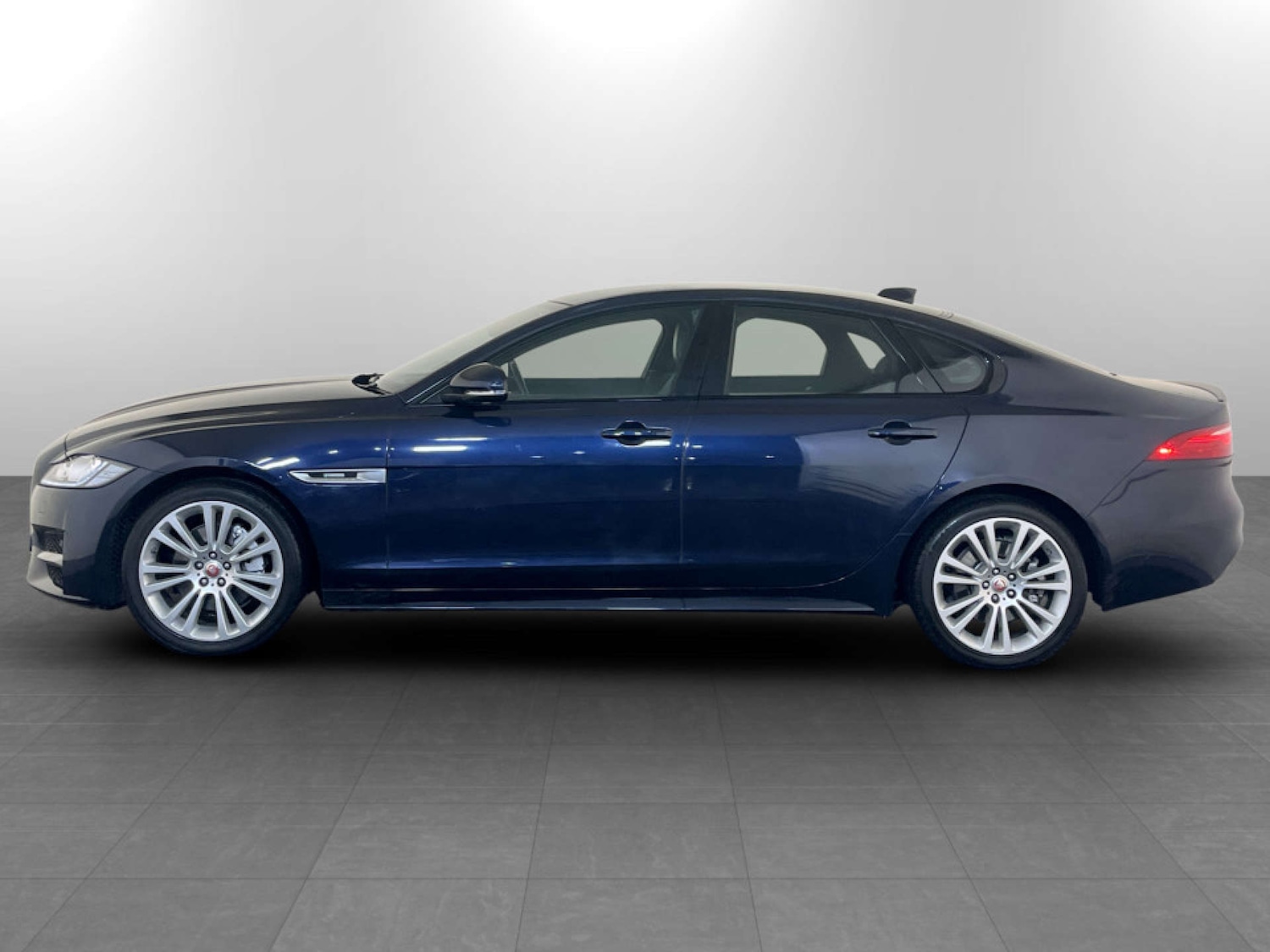 Used Jaguar XF 2017 for sale - 77469937: Photo 7