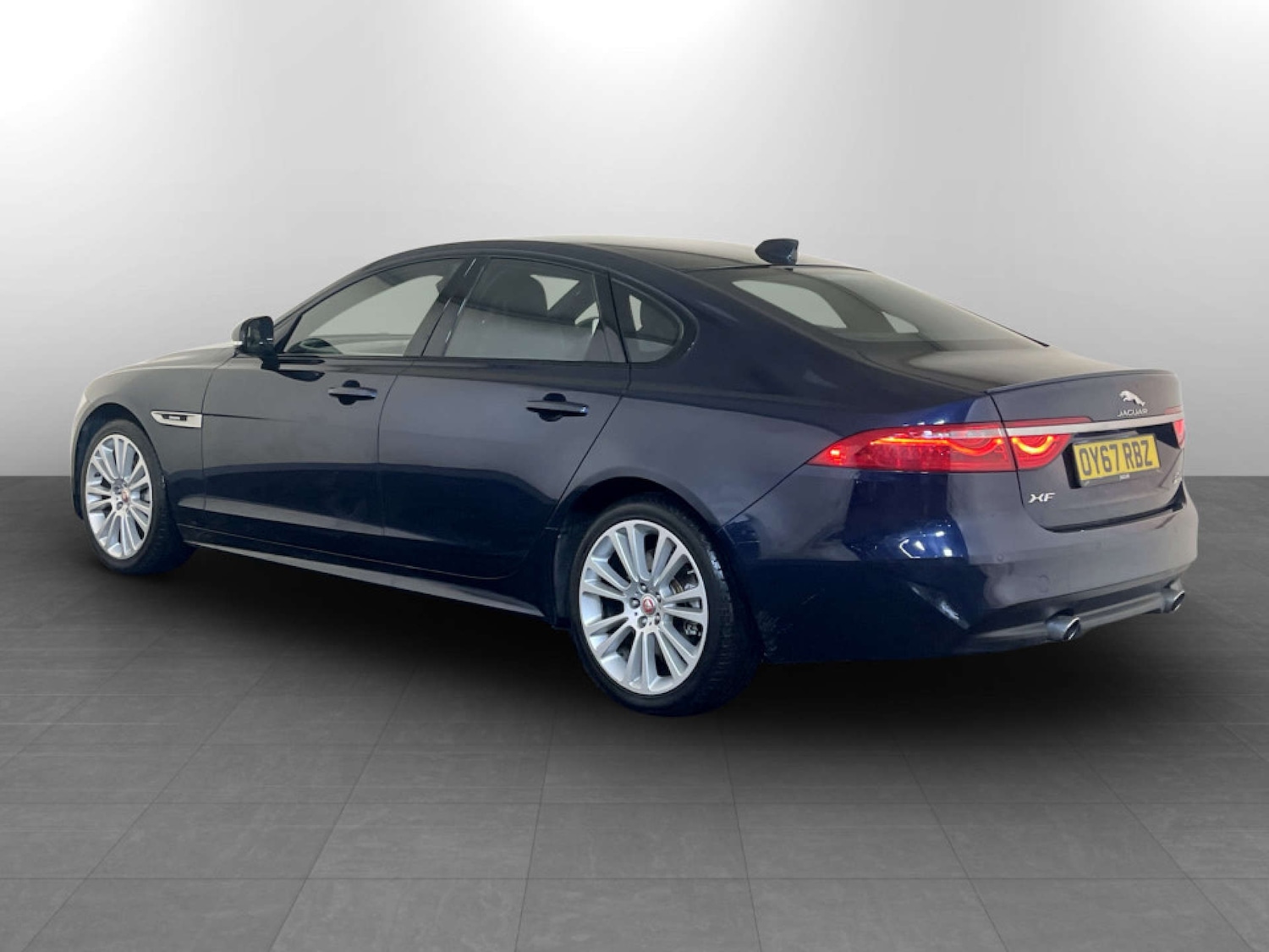 Used Jaguar XF 2017 for sale - 77469937: Photo 8