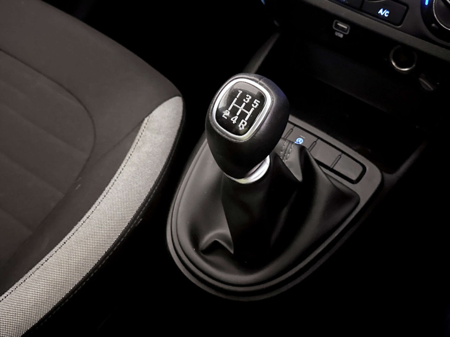 Used Hyundai i10 2023 for sale - 77271528: Photo 25