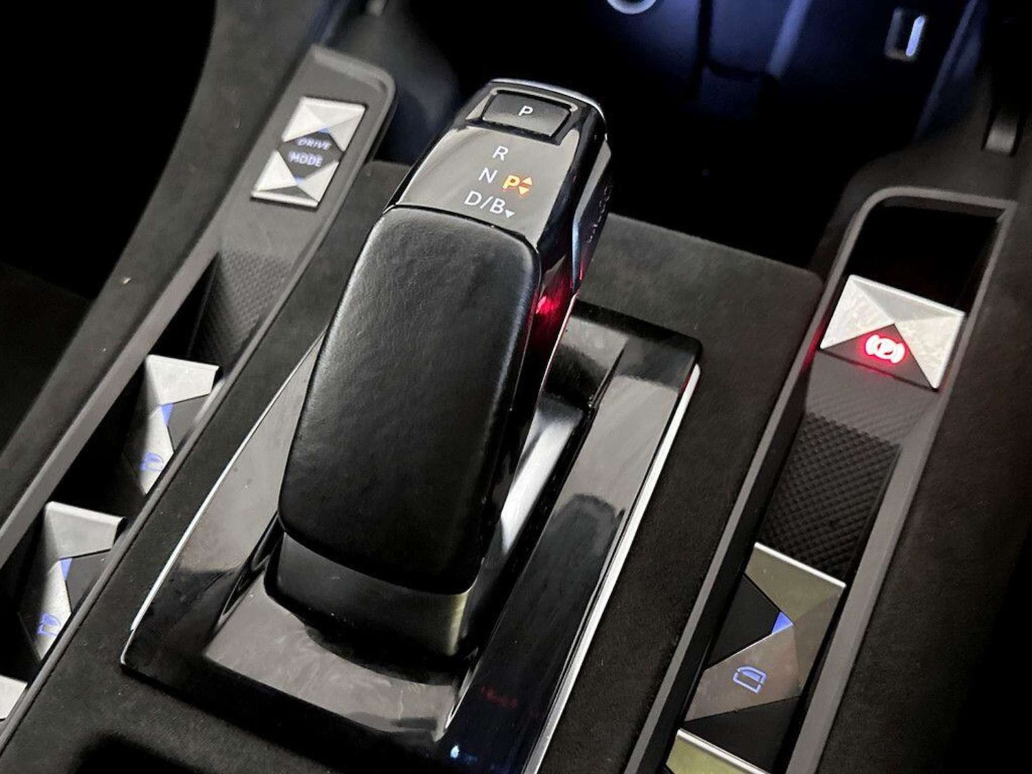 Used DS Automobiles DS 7 Crossback 2020 for sale - 77185954: Photo 25