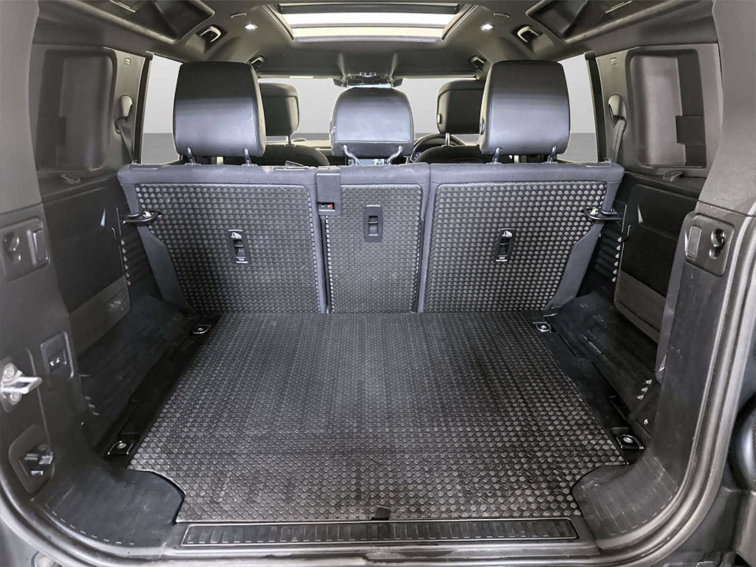 Used Land Rover Defender 110 2020 for sale - 77186137: Photo 16