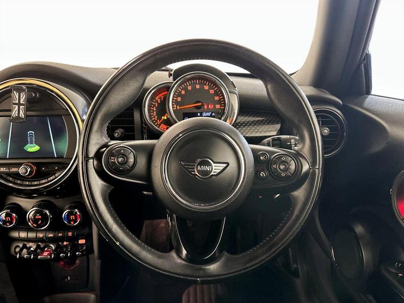 Used MINI Hatch 2018 for sale - 76234898: Photo 16