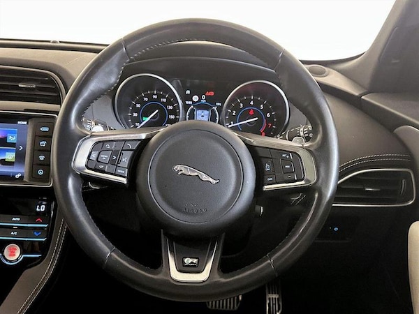 Used Jaguar F-Pace 2017 for sale - 76322331: Photo 17
