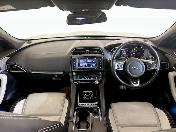 Used Jaguar F-Pace 2017 for sale - 76322331: Photo 3