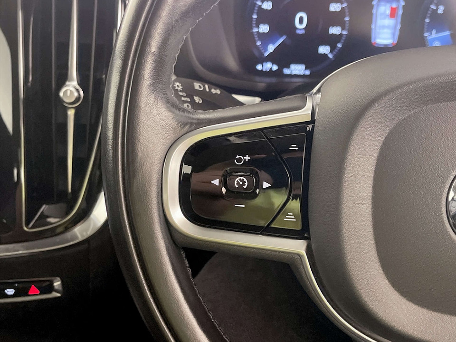 Used Volvo V60 2019 for sale - 77185762: Photo 18