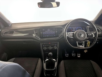 Used Volkswagen T-Roc 2018 for sale - 76791435: Photo