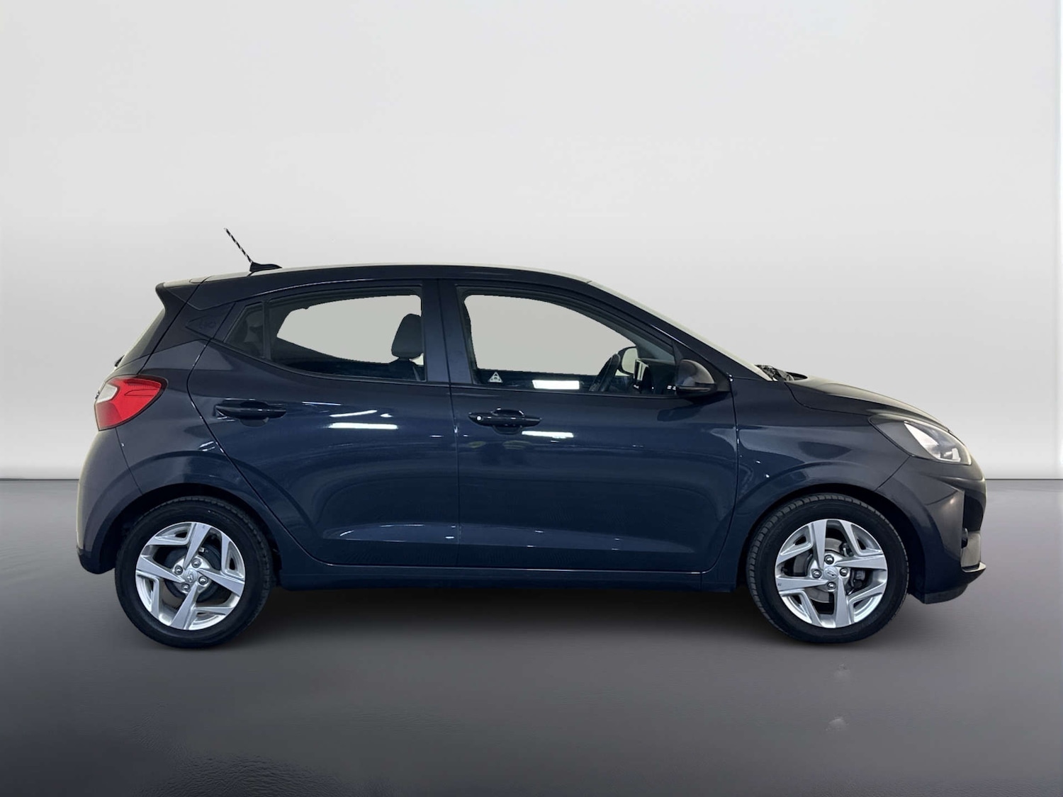 Used Hyundai i10 2022 for sale - 77989969: Photo 11