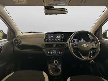 Used Hyundai i10 2022 for sale - 77989969: Photo