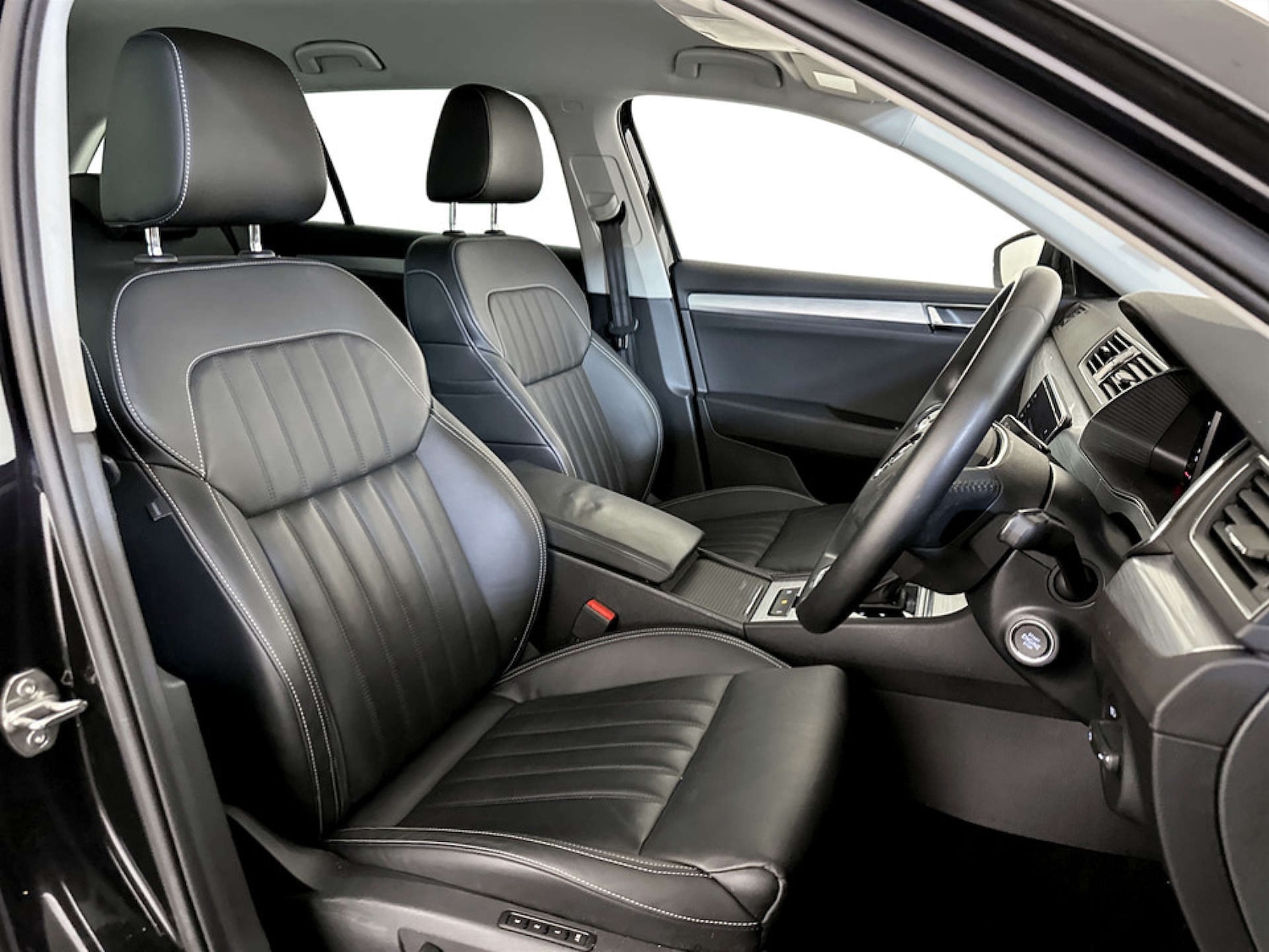 Used Skoda Superb 2023 for sale - 77328567: Photo 13