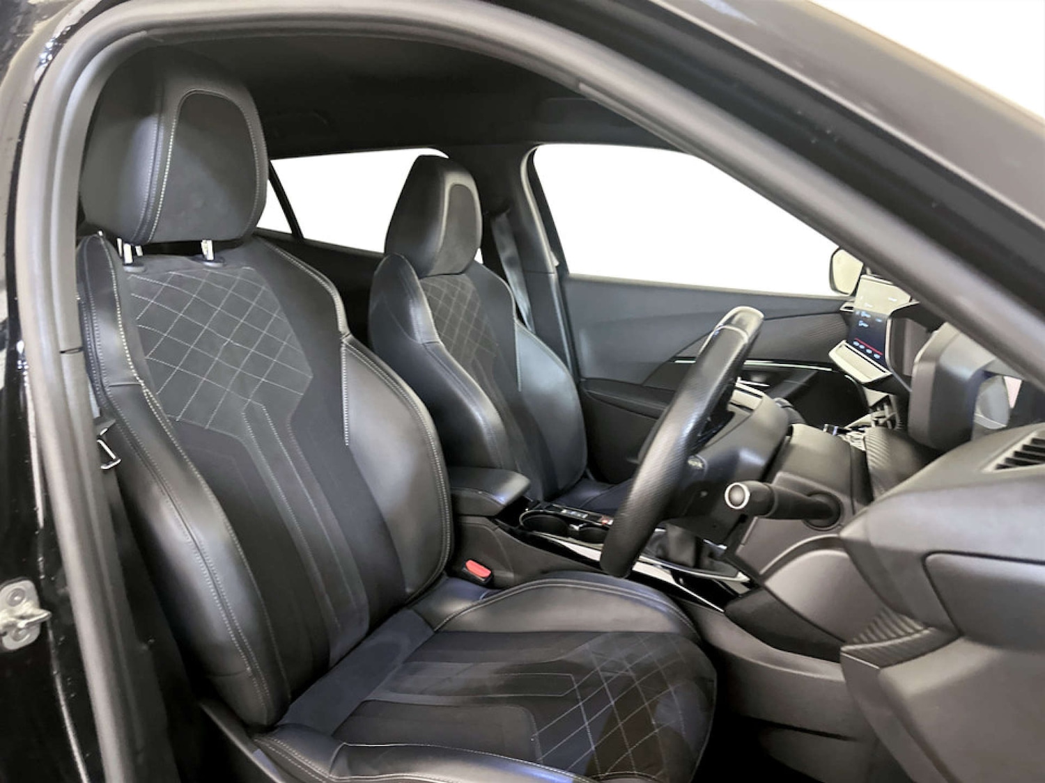 Used Peugeot 2008 2021 for sale - 77185931: Photo 13