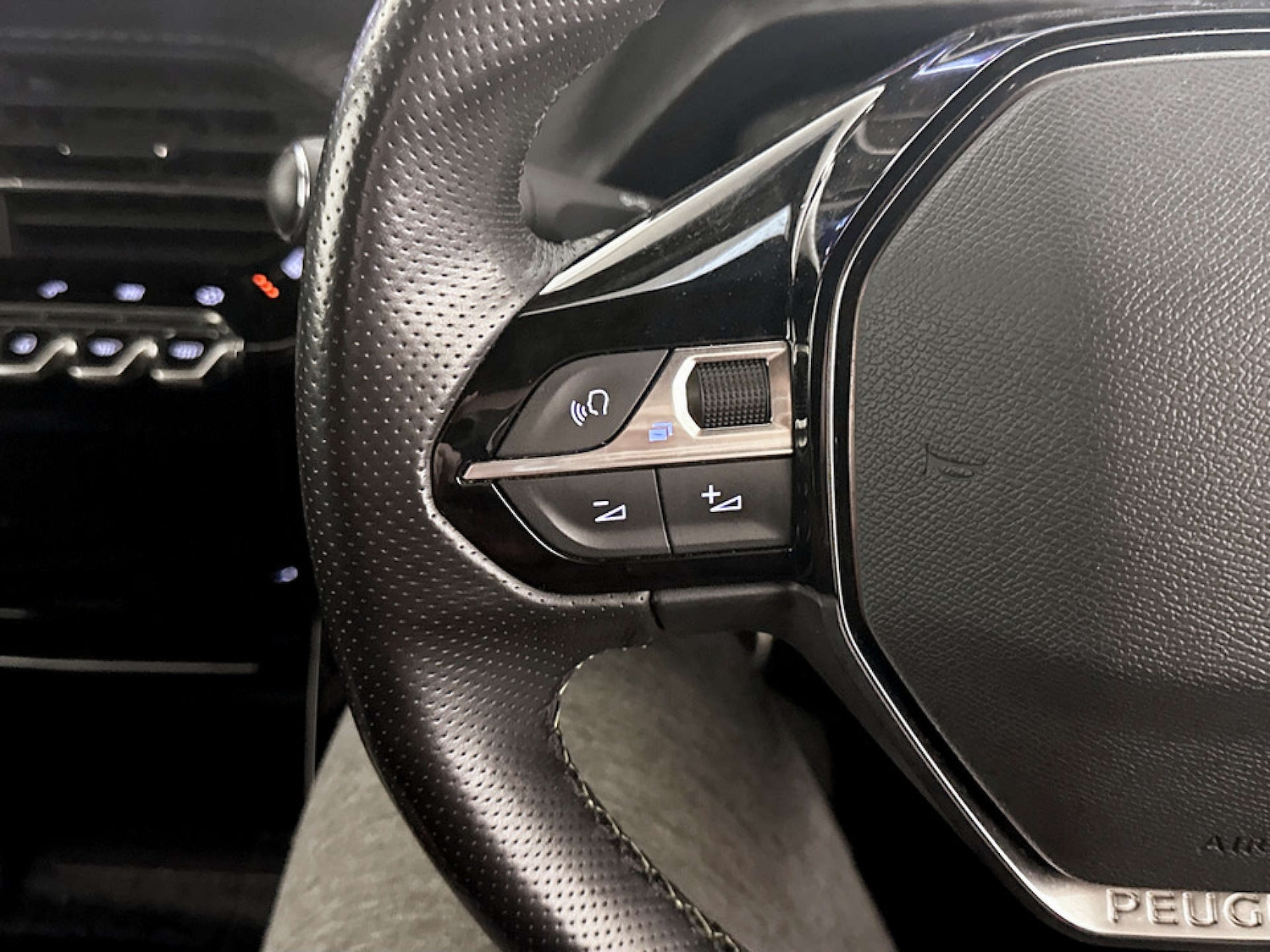 Used Peugeot 2008 2021 for sale - 77185931: Photo 18