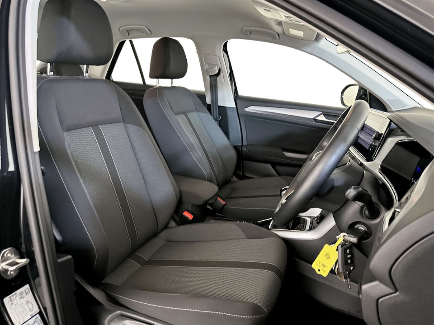 Used Volkswagen T-Roc 2023 for sale - 77288538: Photo 11