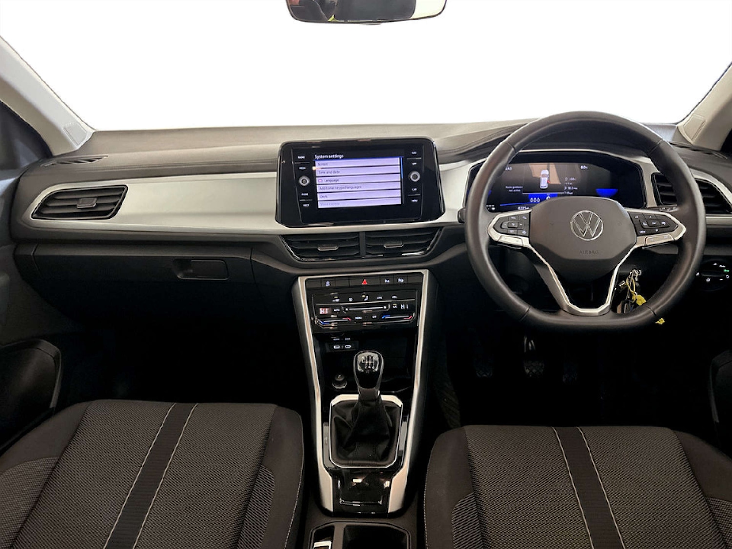 Used Volkswagen T-Roc 2023 for sale - 77288538: Photo 3