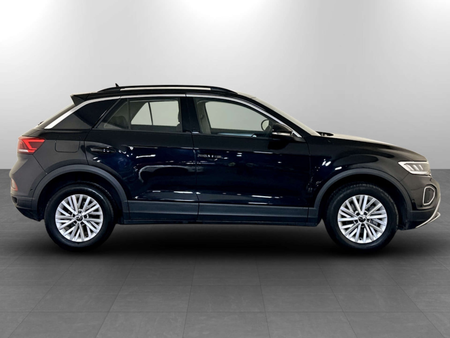 Used Volkswagen T-Roc 2023 for sale - 77288538: Photo 9