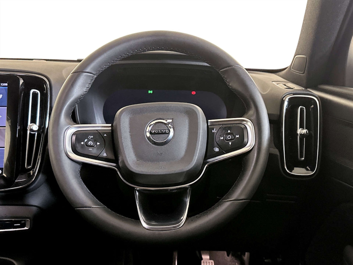 Used Volvo XC40 2022 for sale - 77186099: Photo 17