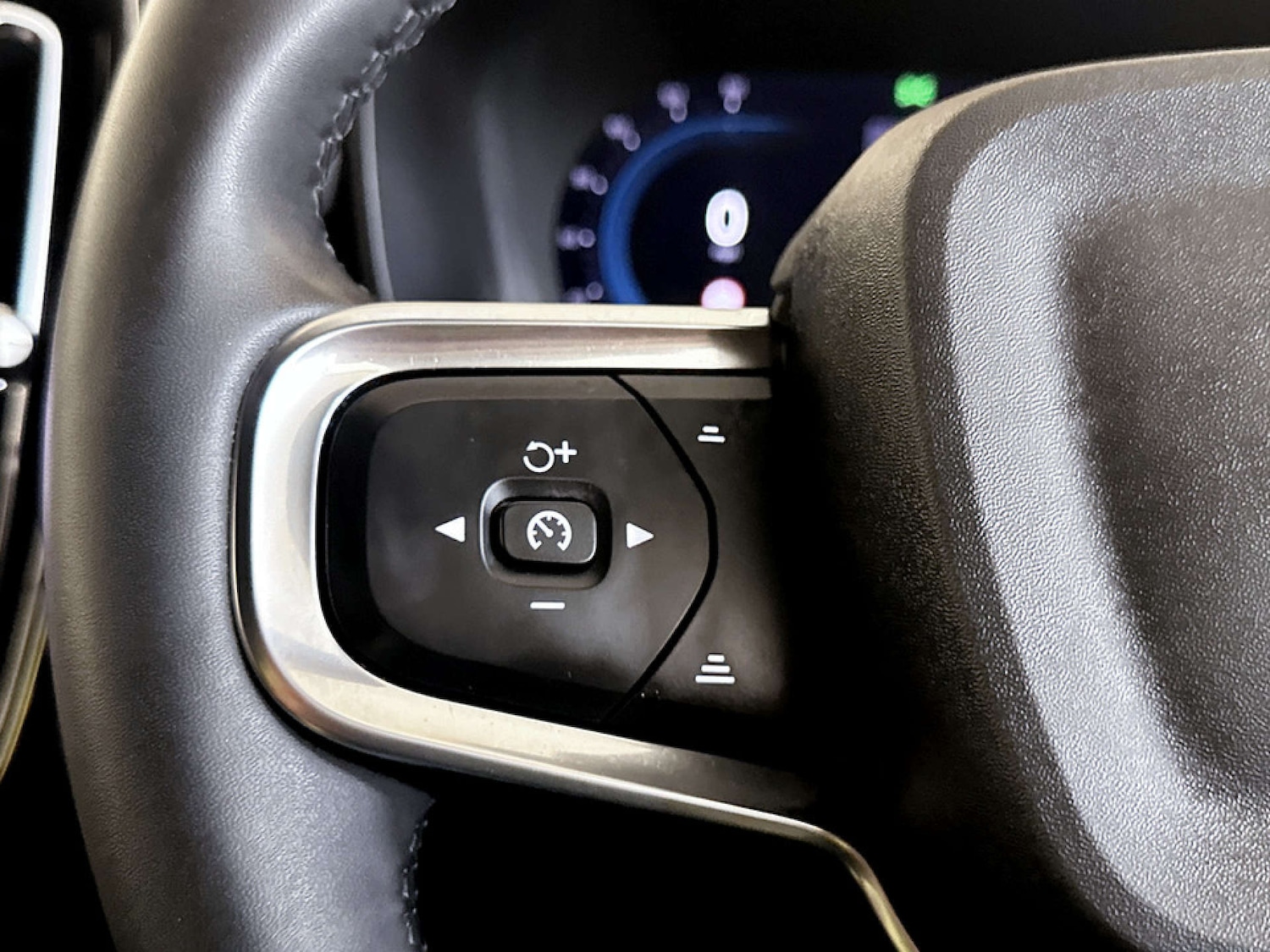 Used Volvo XC40 2022 for sale - 77186099: Photo 18