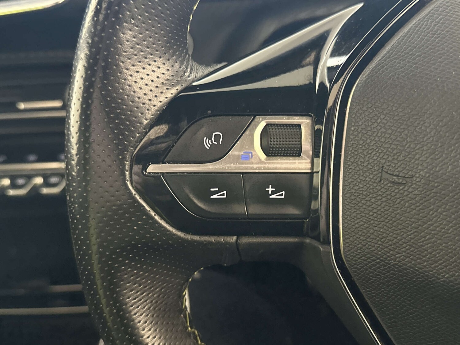 Used Peugeot 2008 2020 for sale - 77872431: Photo 18