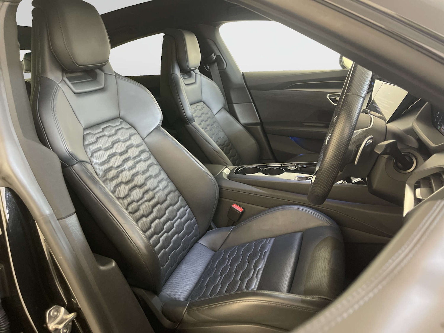 Used Audi e-tron GT 2023 for sale - 77998506: Photo 13