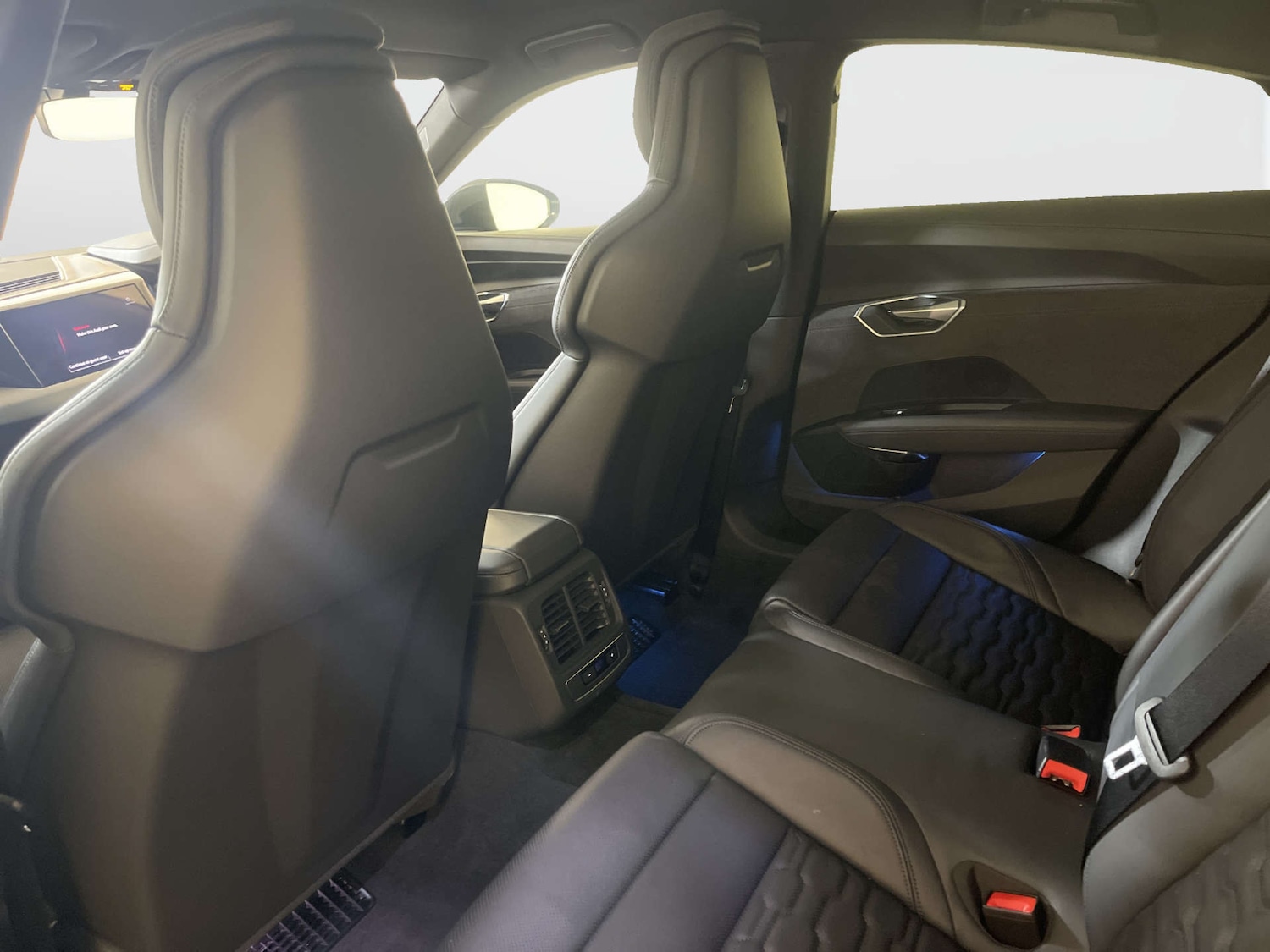 Used Audi e-tron GT 2023 for sale - 77998506: Photo 14