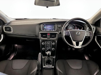 Used Volvo V40 2017 for sale - 75922479: Photo