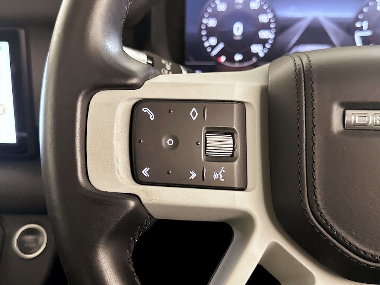 Used Land Rover Defender 2020 for sale - 77342223: Photo 19