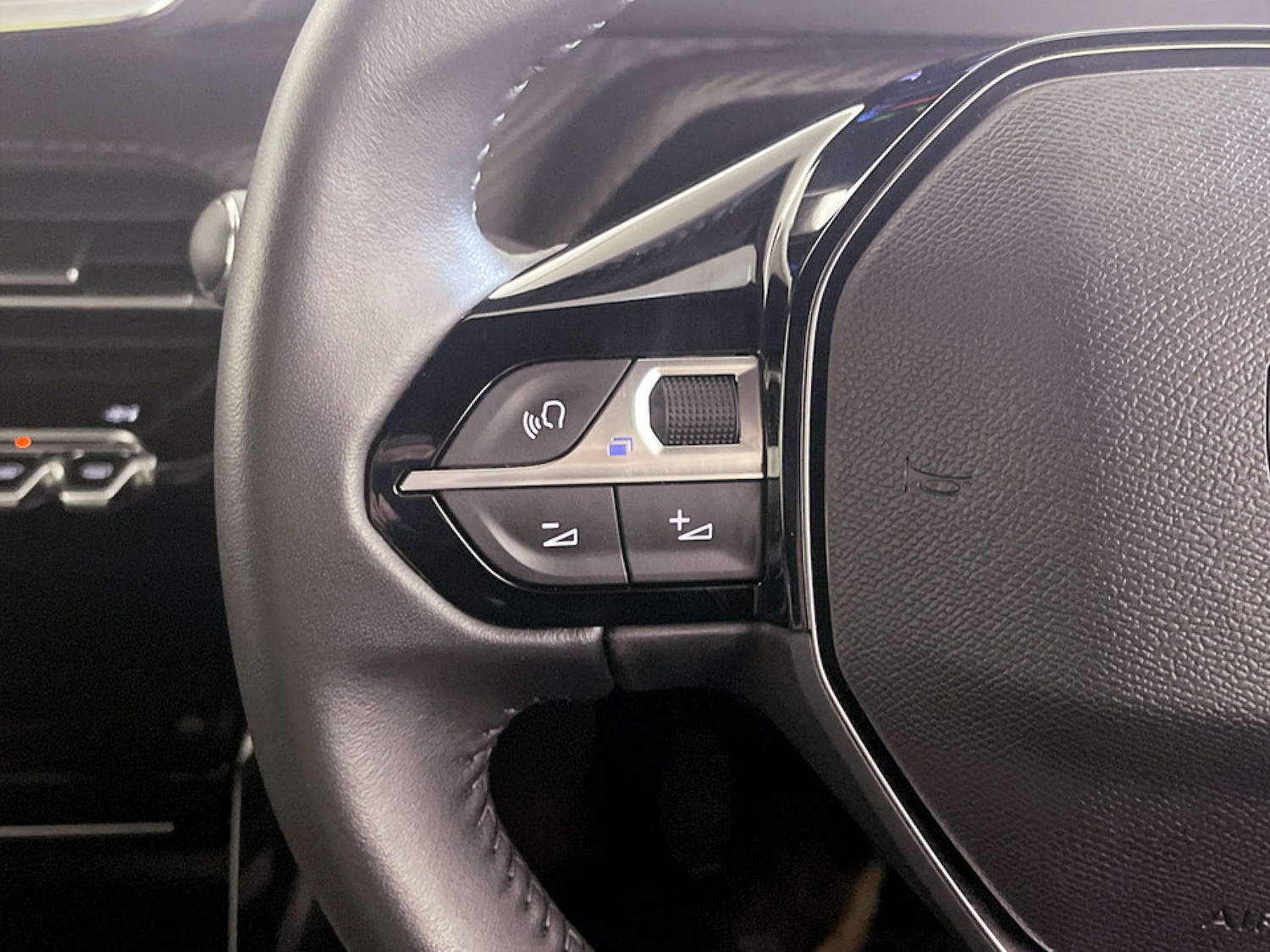 Used Peugeot 2008 2023 for sale - 77681185: Photo 18