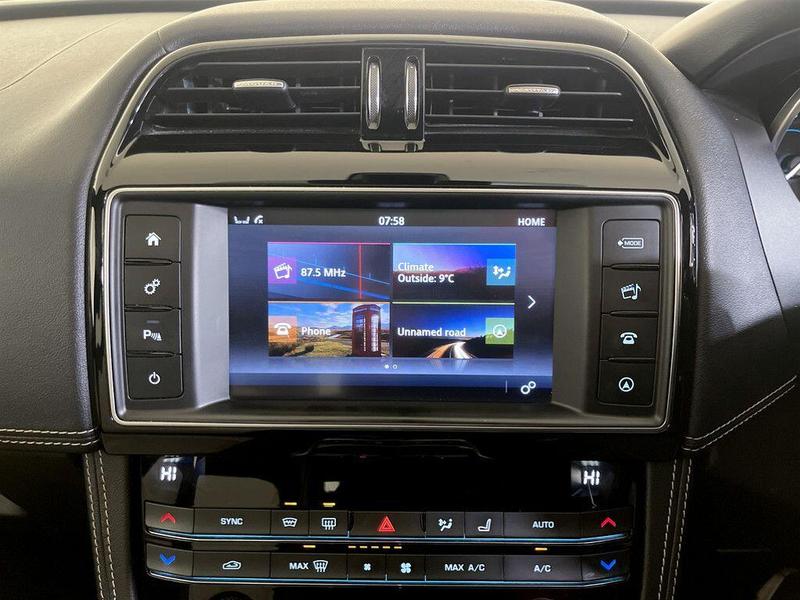 Used Jaguar F-Pace 2017 for sale - 76344366: Photo 24