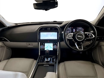 Used Jaguar XE 2020 for sale - 77720455: Photo