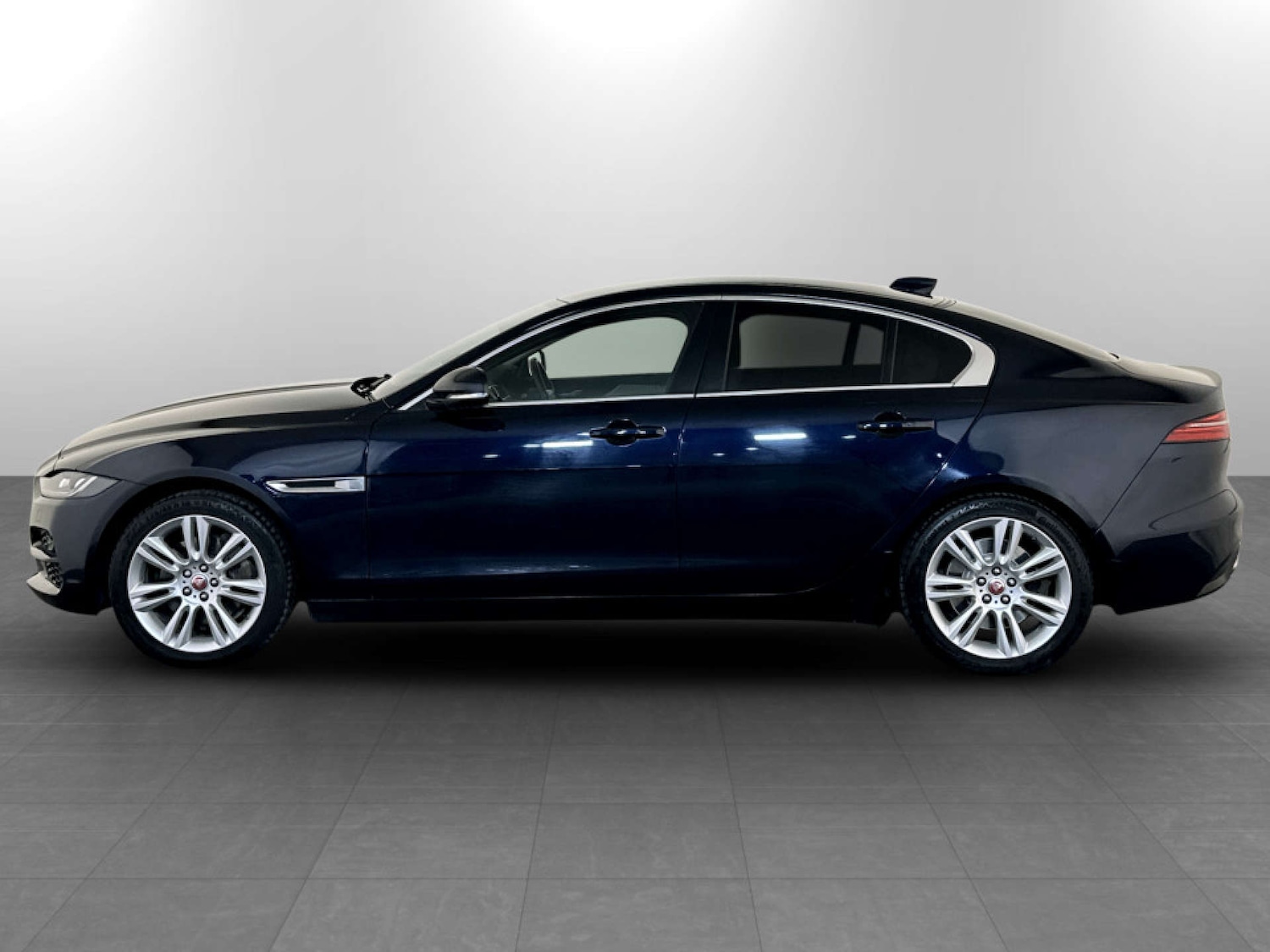 Used Jaguar XE 2020 for sale - 77720455: Photo 7