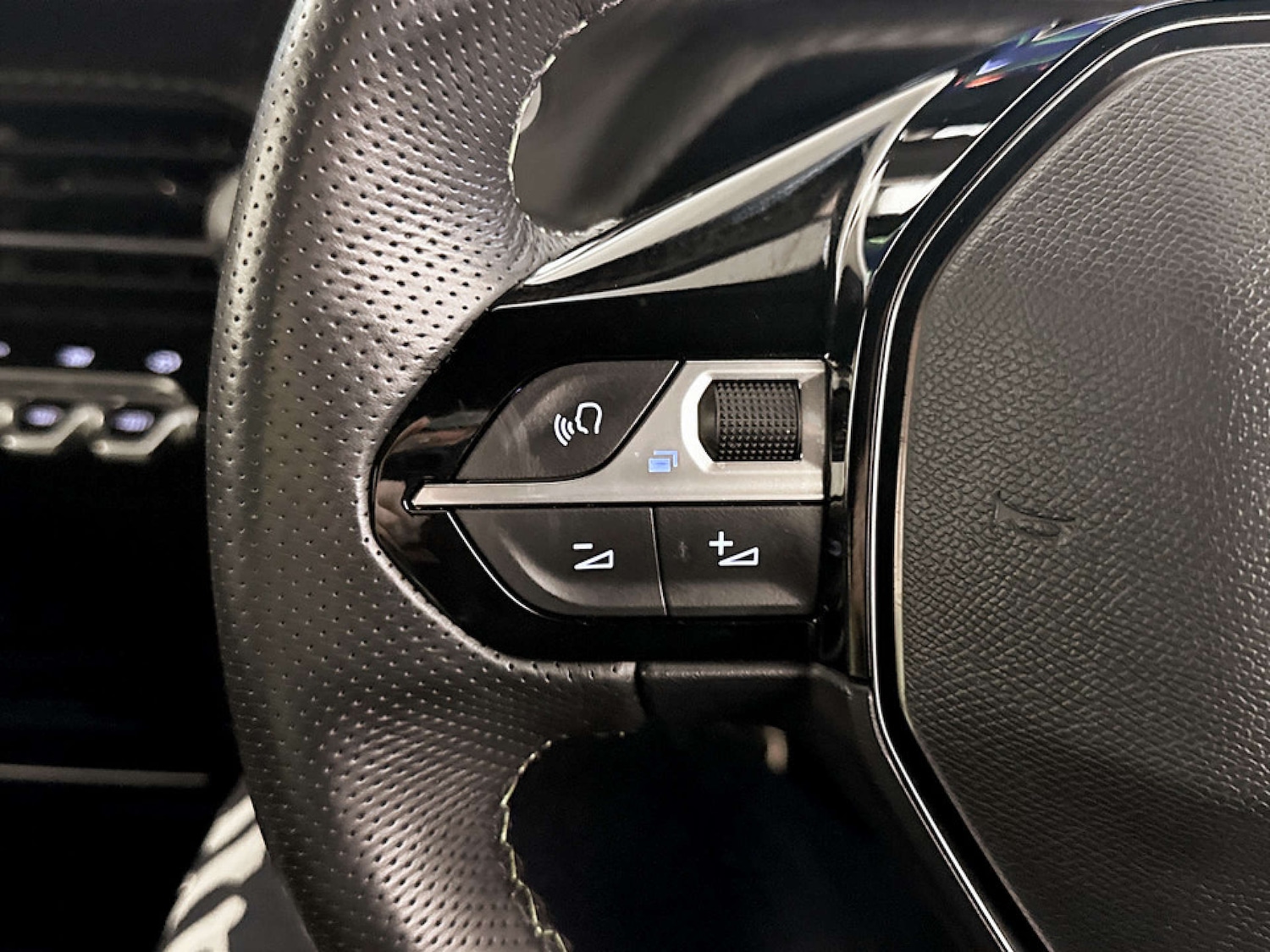 Used Peugeot 2008 2021 for sale - 77584838: Photo 17