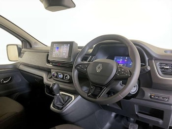 Used Renault Trafic E-Tech 2025 for sale - 76984739: Photo