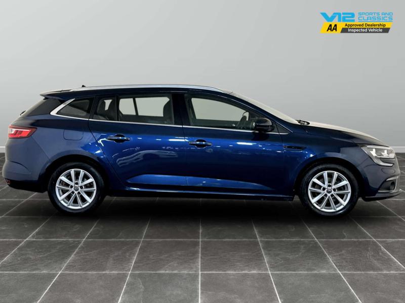 Used Renault Megane 2020 for sale - 76931319: Photo 11