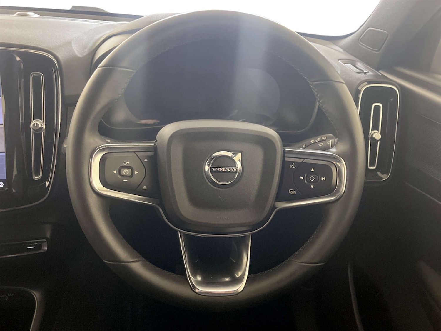 Used Volvo XC40 2022 for sale - 77667893: Photo 16