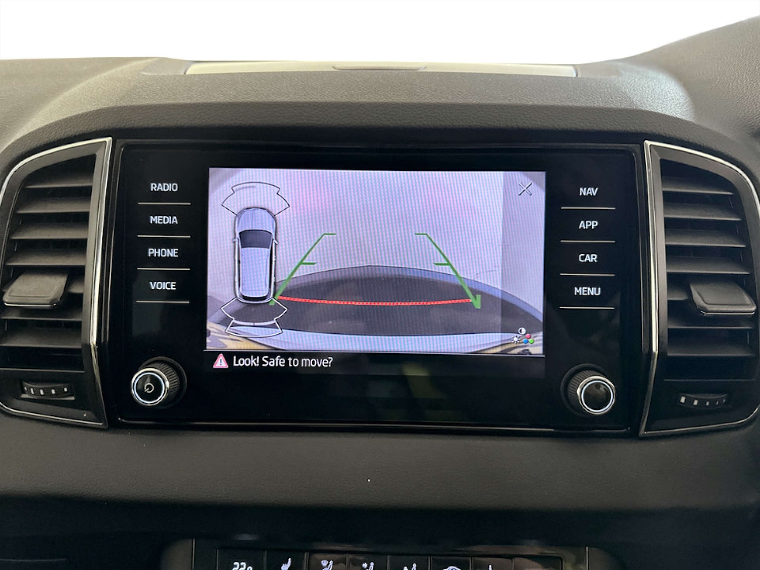 Used Skoda Karoq 2024 for sale - 77185794: Photo 24