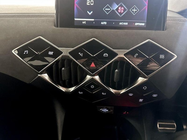 Used DS Automobiles DS 3 Crossback 2019 for sale - 76209324: Photo 24