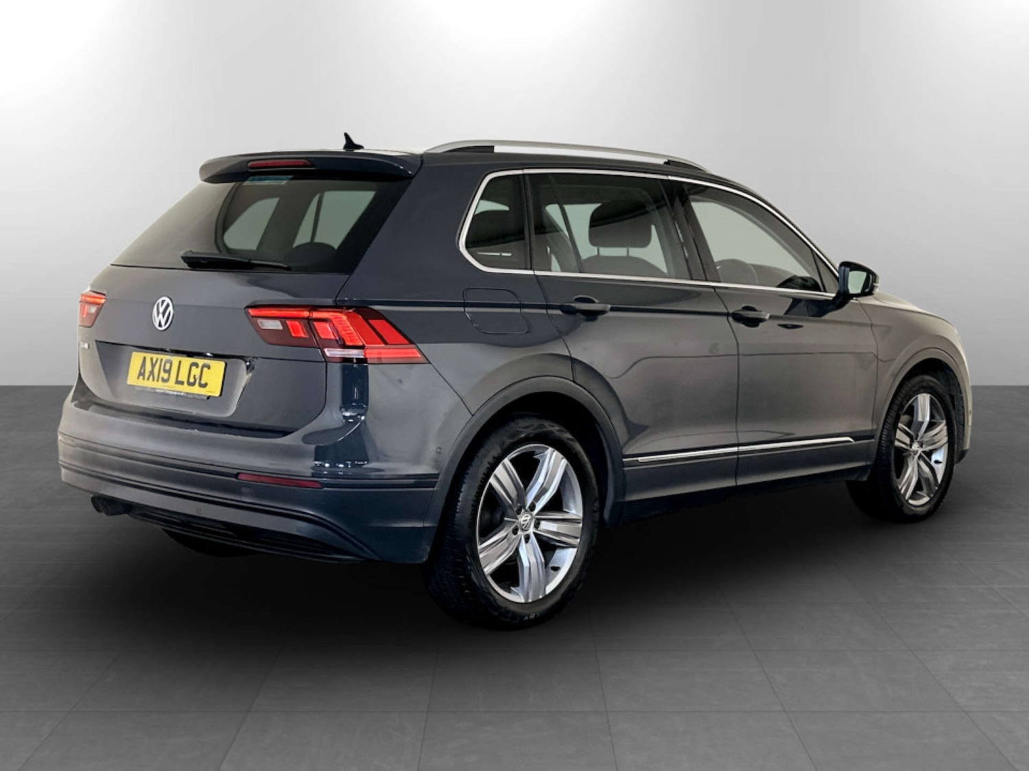 Used Volkswagen Tiguan 2019 for sale - 77449527: Photo 9