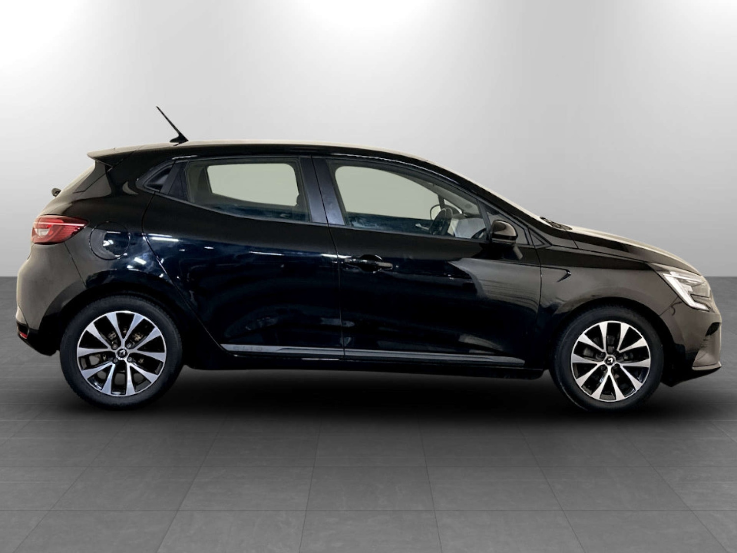 Used Renault Clio 2022 for sale - 77185865: Photo 11