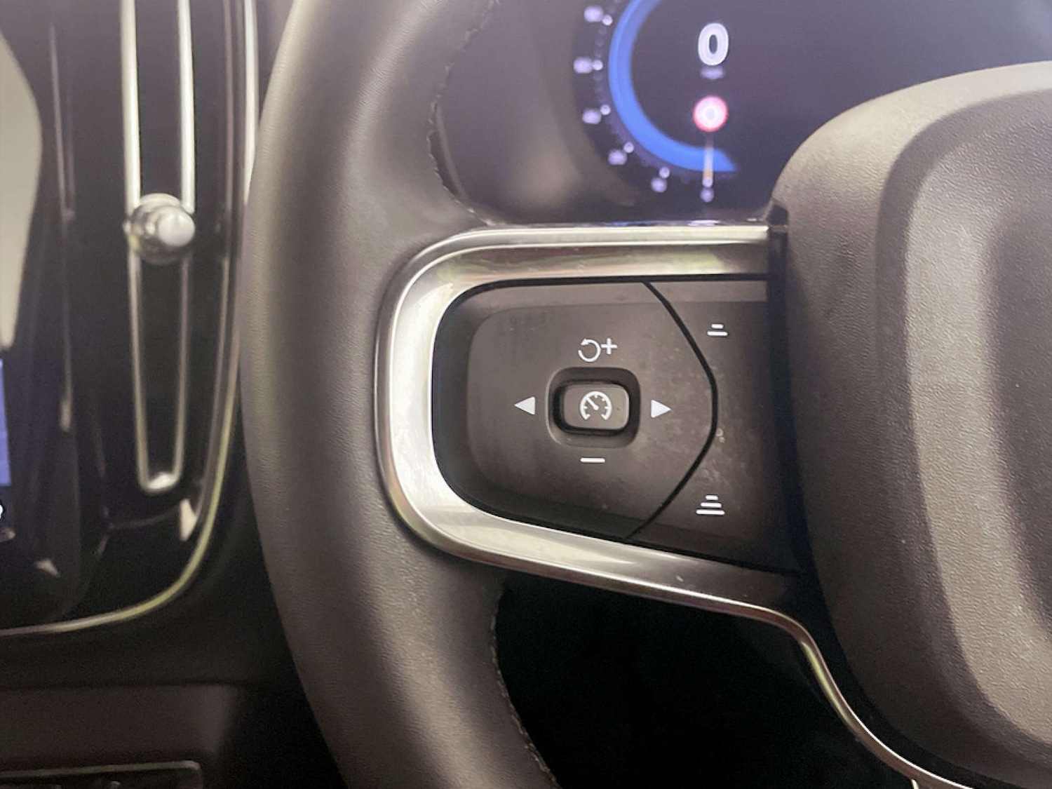 Used Volvo XC40 2022 for sale - 77437501: Photo 17