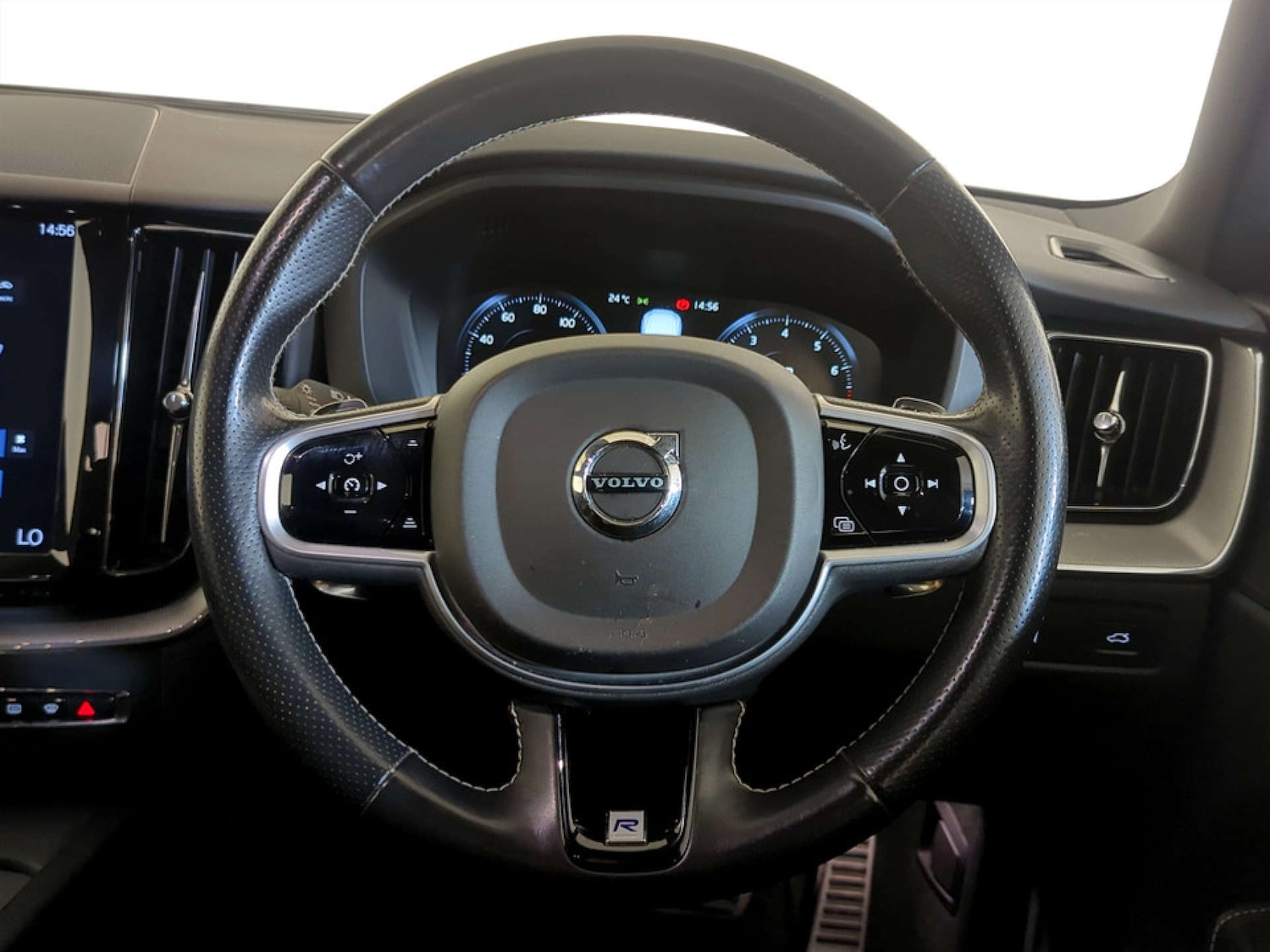 Used Volvo XC60 2018 for sale - 77186069: Photo 17