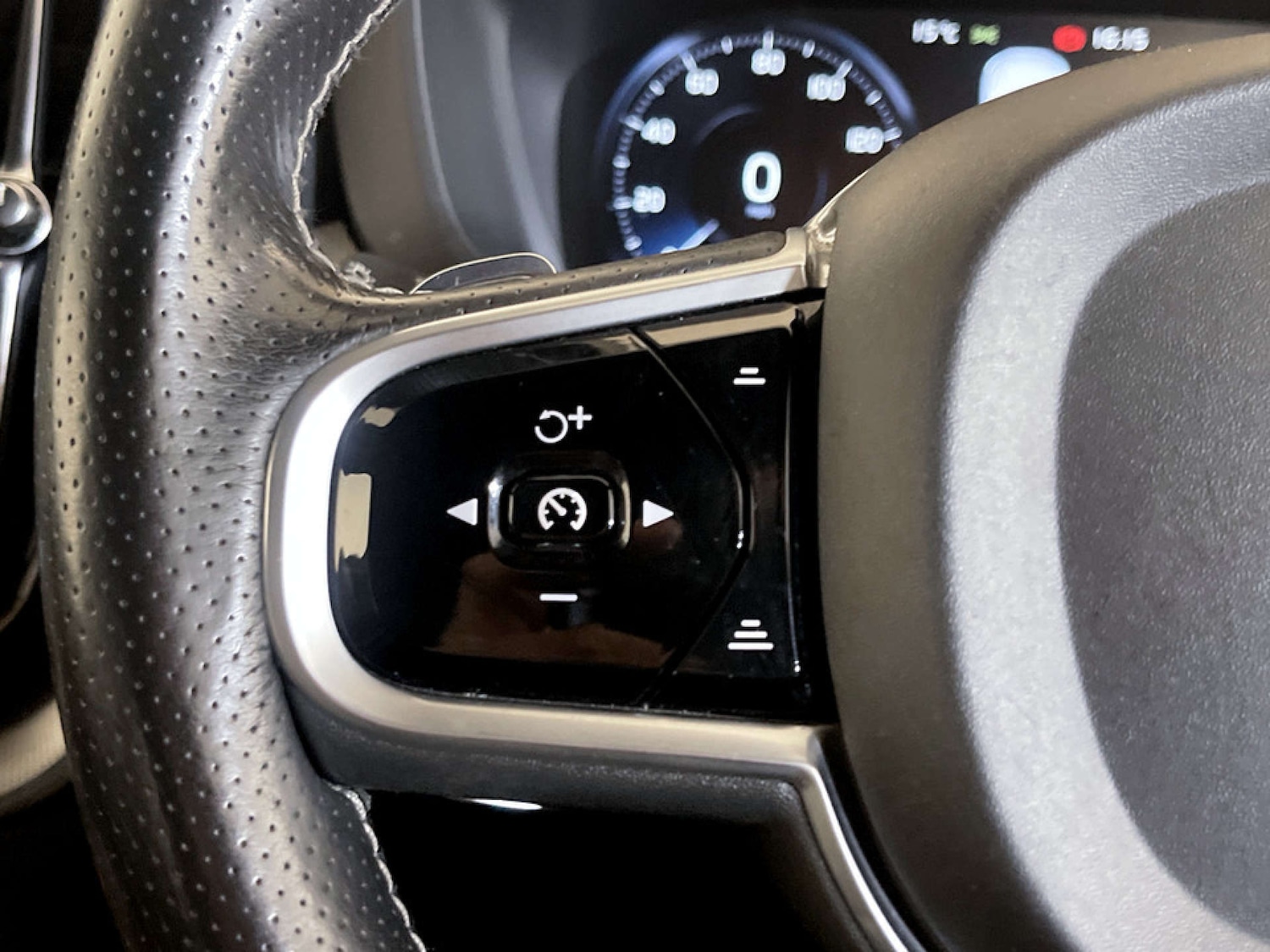 Used Volvo XC60 2018 for sale - 77186069: Photo 18