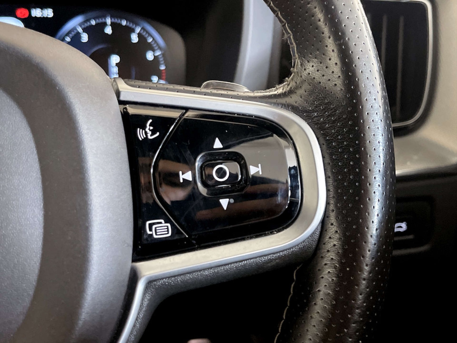 Used Volvo XC60 2018 for sale - 77186069: Photo 20