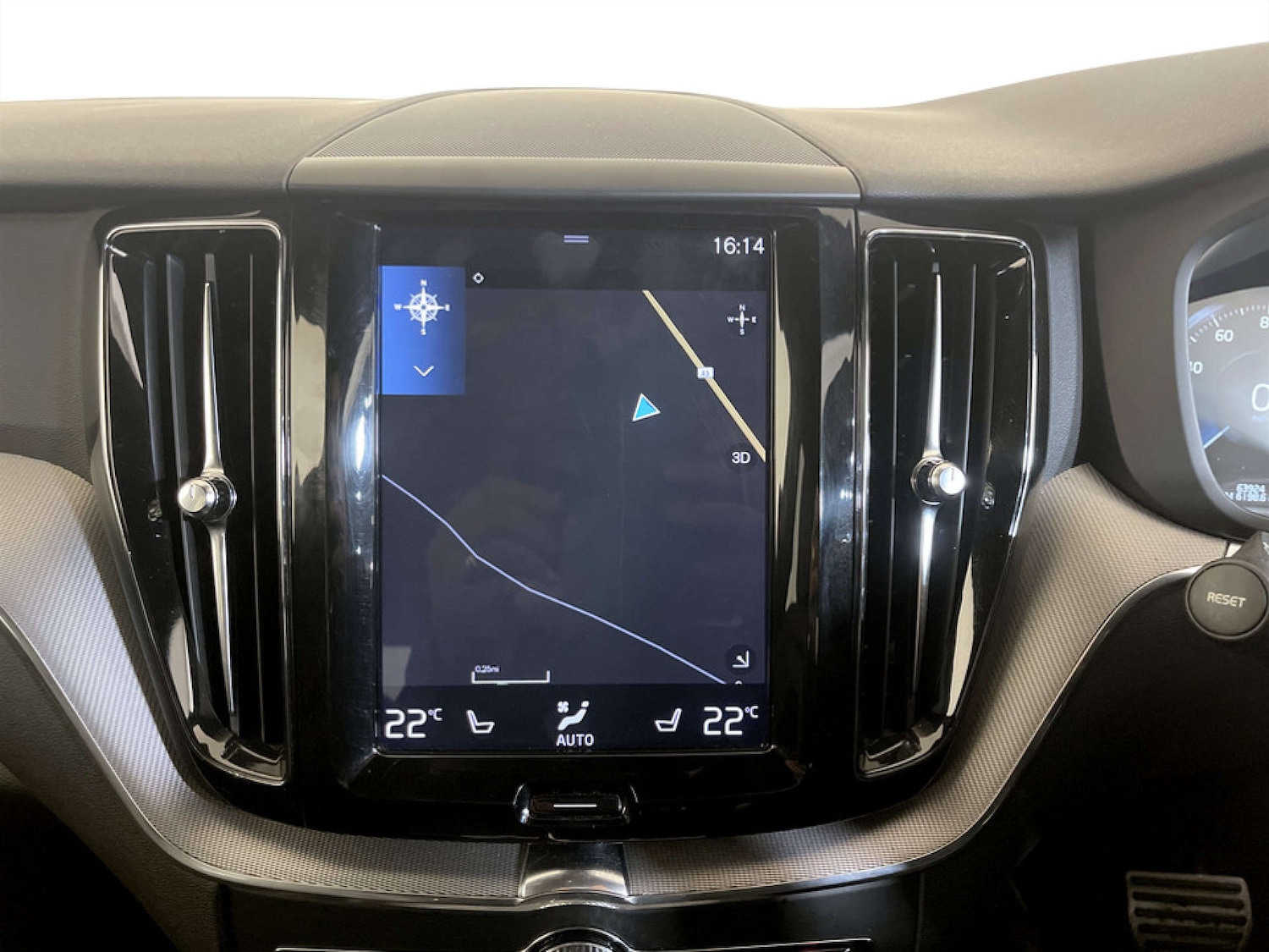 Used Volvo XC60 2018 for sale - 77186069: Photo 22